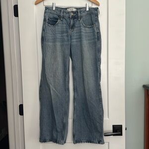 Hollister Women’s Low-Rise Baggy Jeans